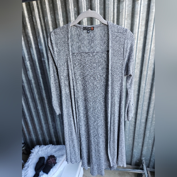 Small G by guess duster - Picture 1 of 3